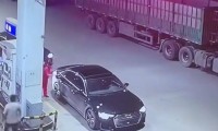 紫牛热点∣无牌车加油后未付款直接逃离！加油站工作人员：警方已介入调查