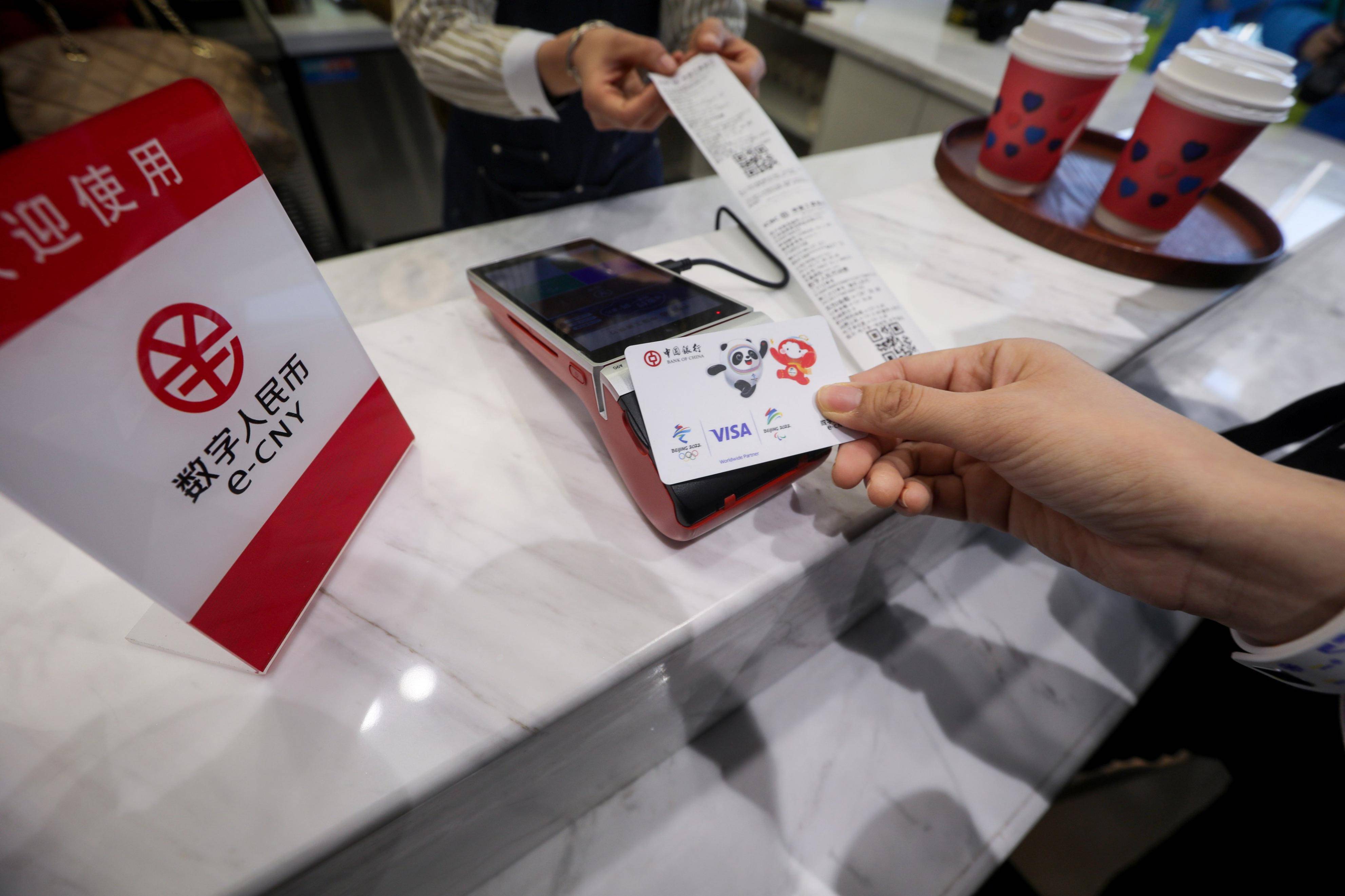 全球货币支付排名:美元跌至49.68%,欧元涨到22.36%,人民币呢