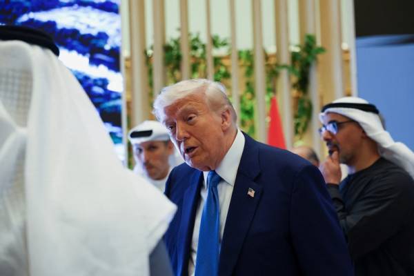 美媒爆料:特朗普就职前,阿联酋公司购买了特朗普家族加密货币公司近一半股份